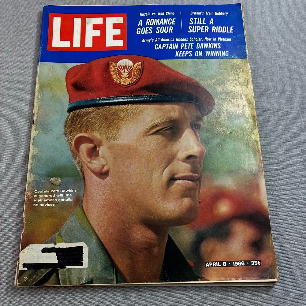 Vintage 1966 LIFE Magazine Pete Dawkins Vietnam War Army Airborne See Descr